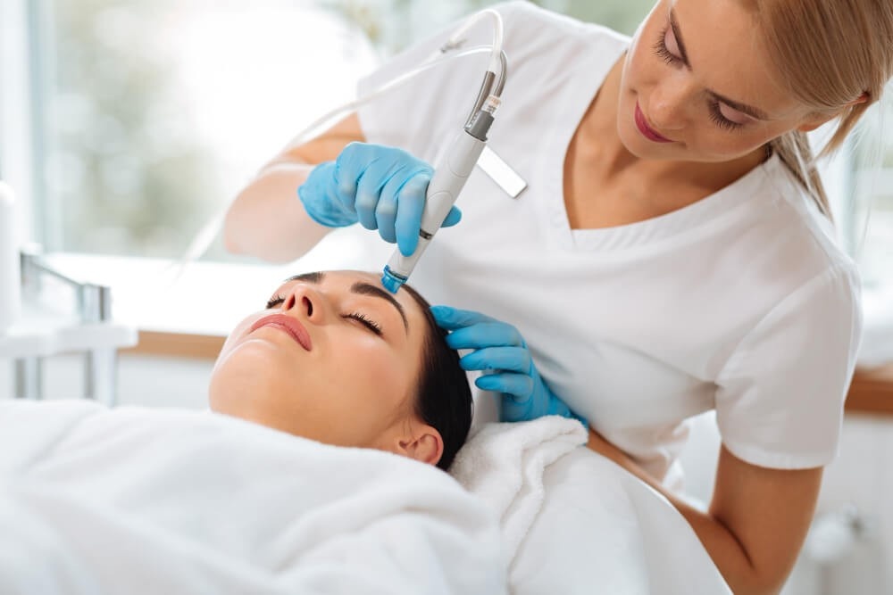 What to Expect During Your Hydrafacial Treatment (2)